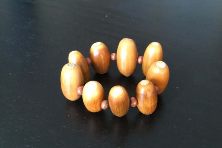 Украшения из желудей