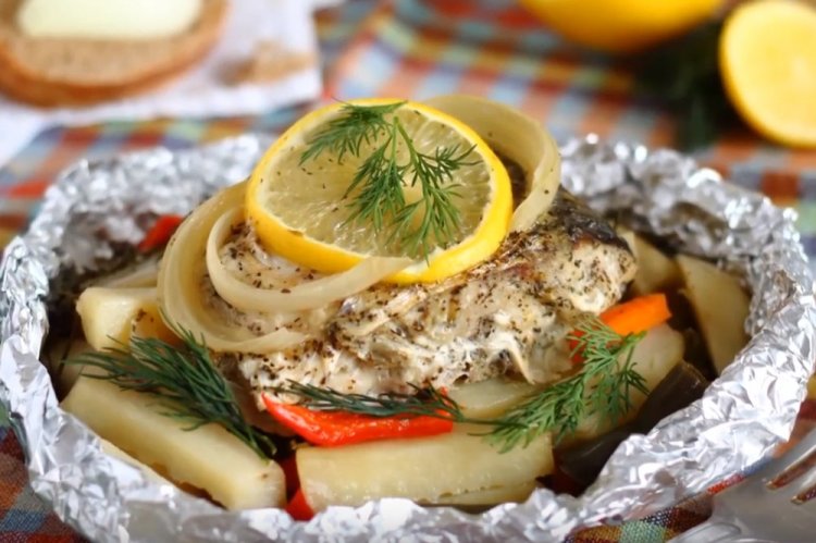 Рыба с картошкой в фольге