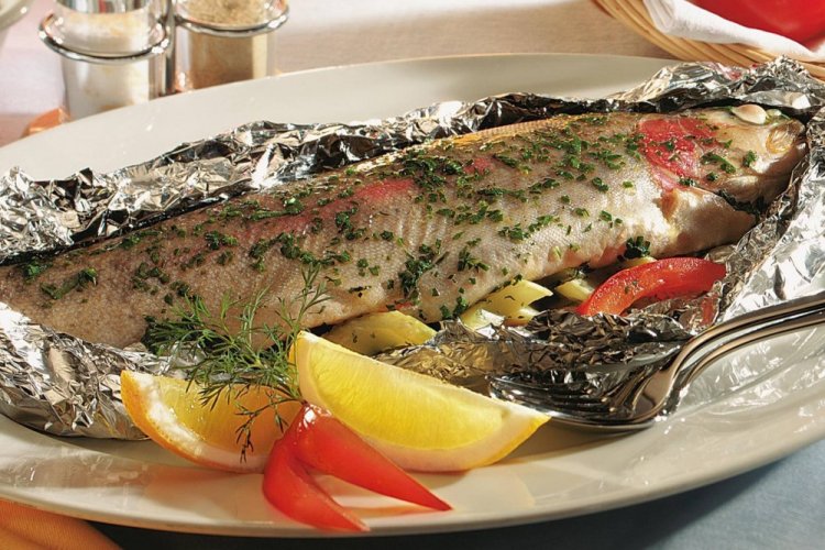 Рыба, фаршированная картошкой в духовке