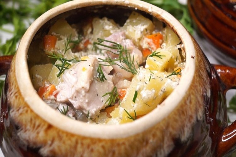 Рыба с картошкой в горшочках