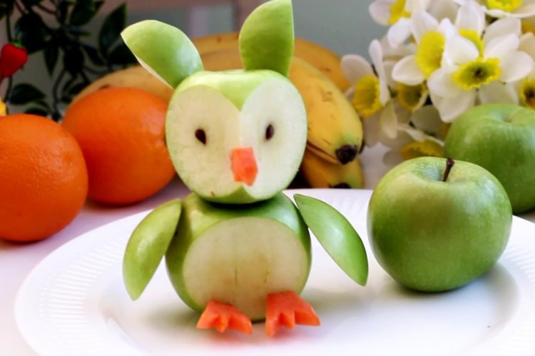 Сова из яблок