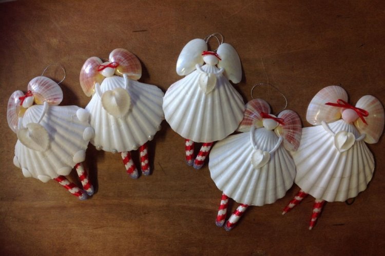Новогодние игрушки из ракушек