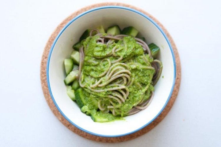 Соба со шпинатным соусом