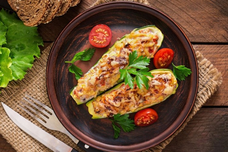 Цукини, фаршированные собой и говядиной