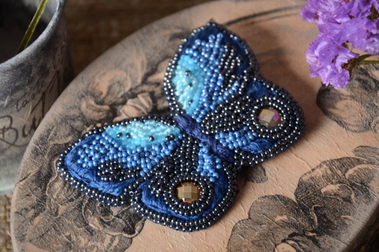 Брошь из бисера