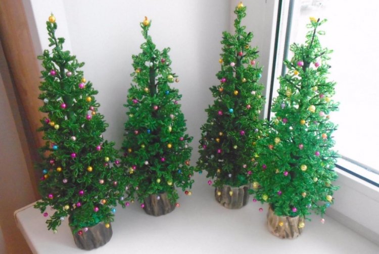 Новогодняя елка из бисера