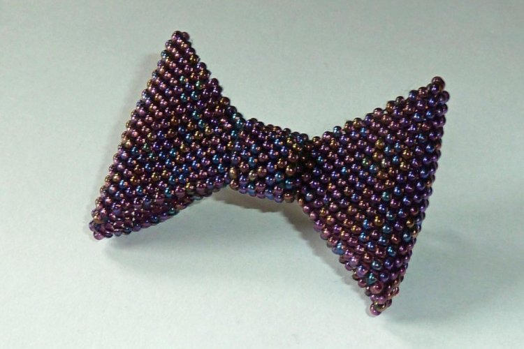 Бант из бисера