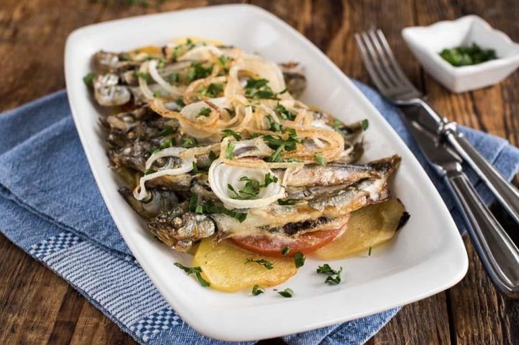 Мойва с картошкой в духовке