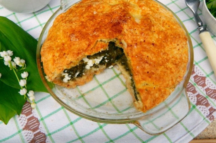 Пирог со щавелем и яйцом
