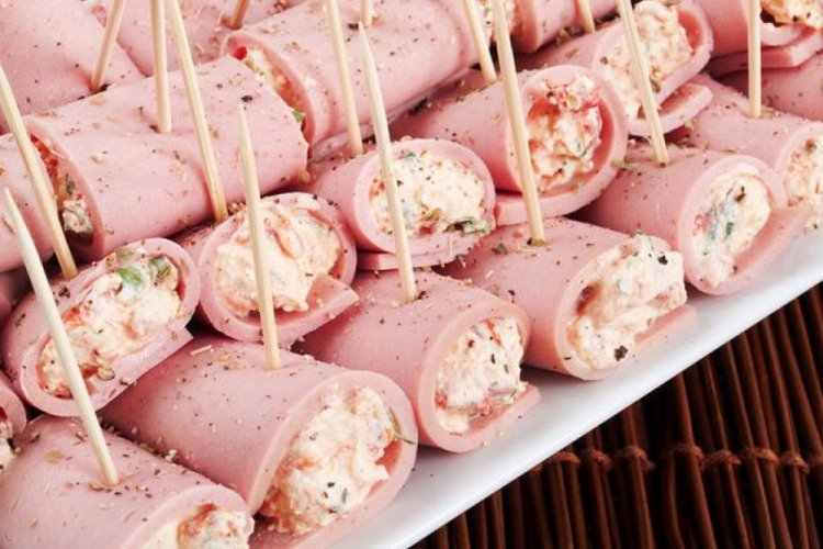 Рулетики из ветчины с хреном