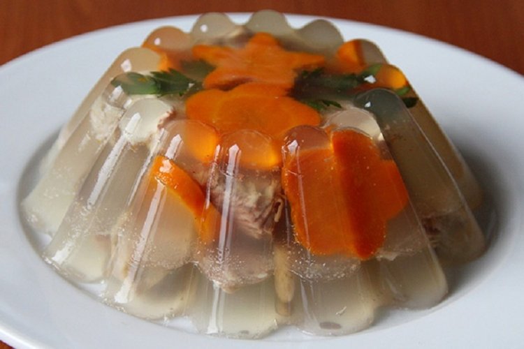 Заливное из свиного языка и курицы