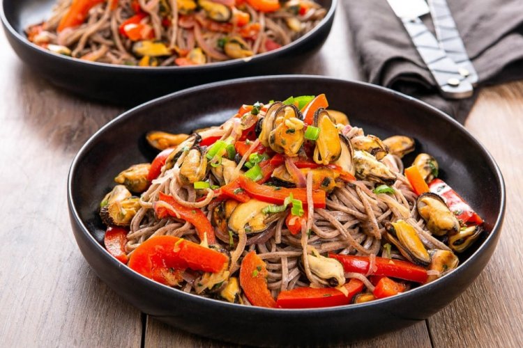 Лапша с мидиями