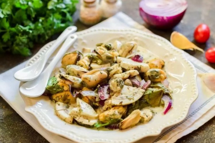 Мидии со шпинатом