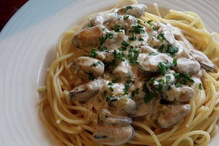 Спагетти с мидиями и грибами