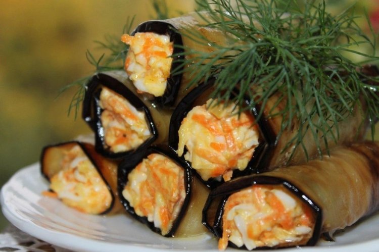 Рулетики из баклажанов с корейской морковью