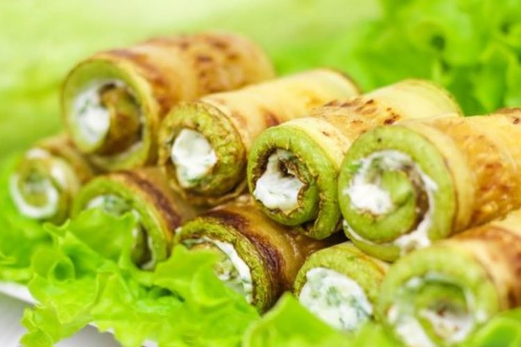 Рулетики из кабачков со шпинатом