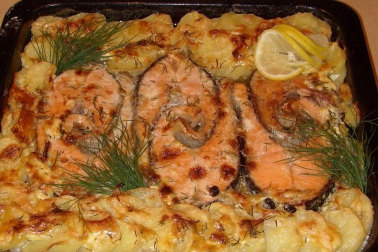 Форель с картошкой в духовке