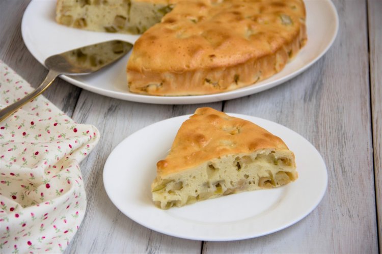 Классическая шарлотка с яблоками