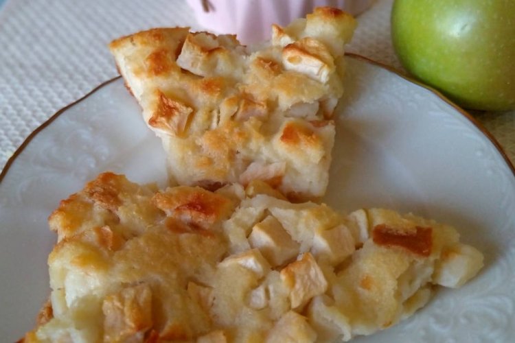 Шарлотка с яблоками из батона