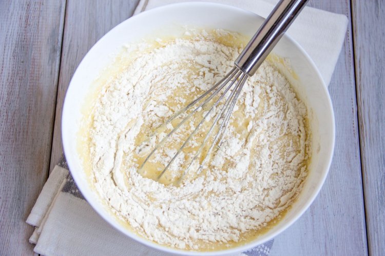 Классическая шарлотка с яблоками