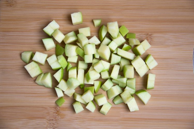 Классическая шарлотка с яблоками