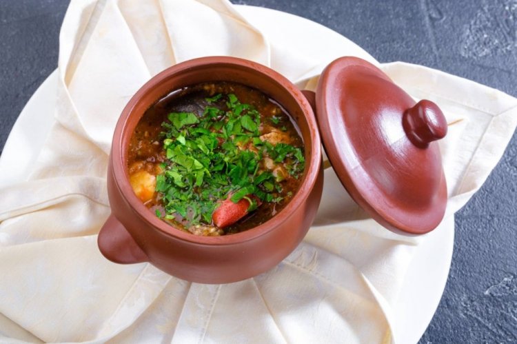 Чанахи с бараниной и айвой