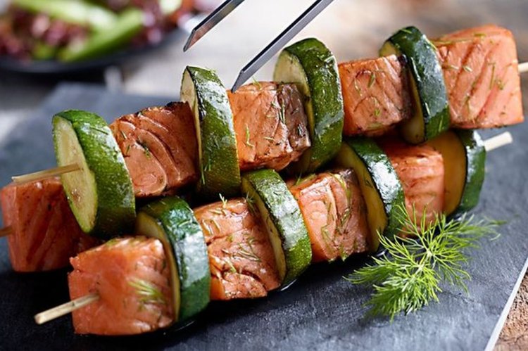 Шашлыки из семги и цукини в духовке