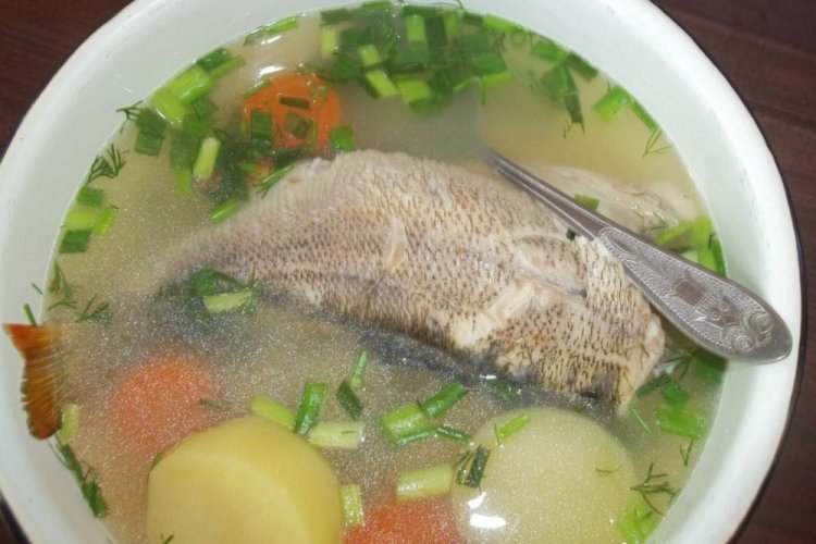 Уха из карася с пшеном