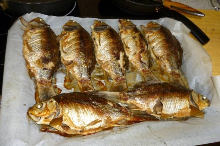 Караси, фаршированные яйцом