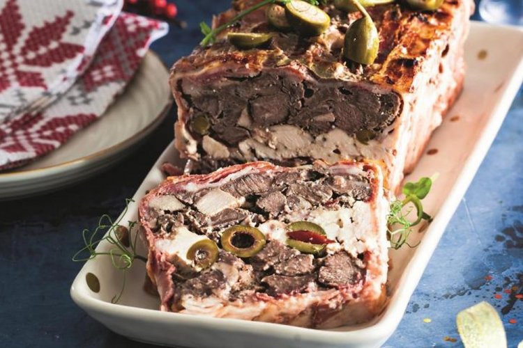 Террин из трех видов мяса с оливками