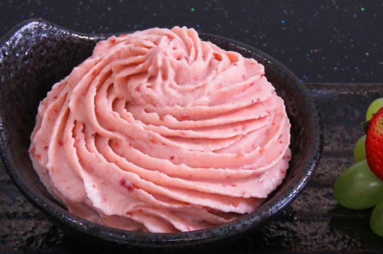 Клубничный крем из сгущенки для торта