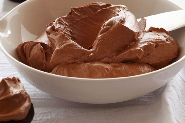 Шоколадный крем из сгущенки для торта