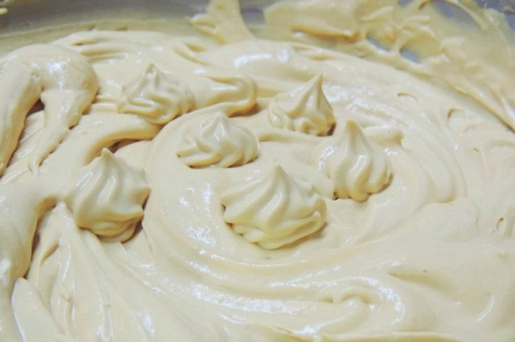 Банановый крем из сгущенки для торта