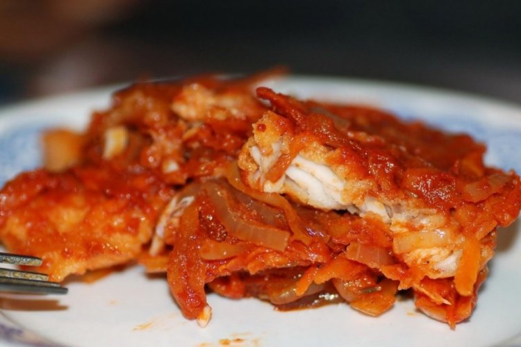 Запеченная щука в томате