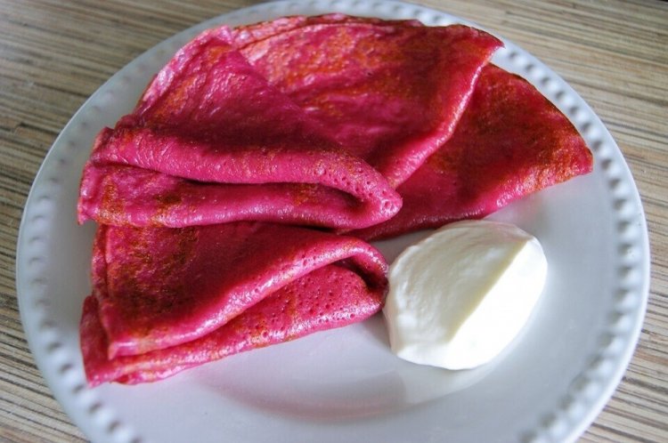 Тесто на блины со свекольным соком