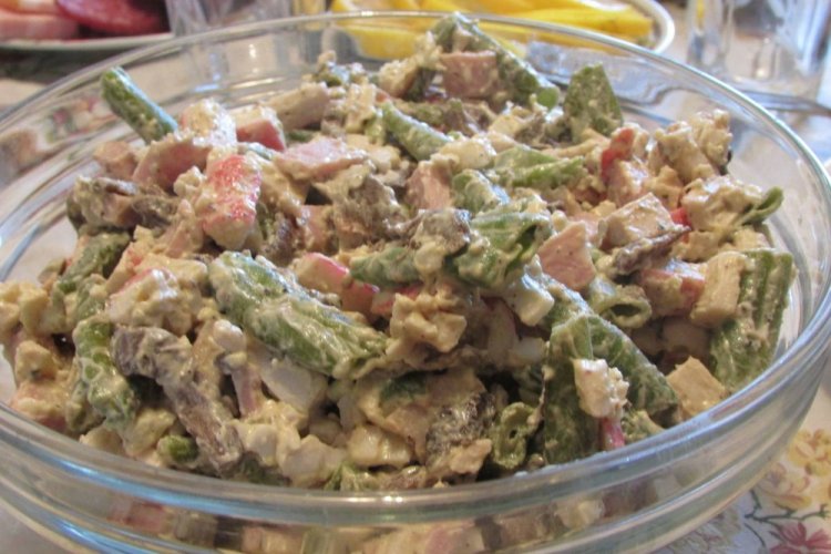 Крабовый салат со стручковой фасолью