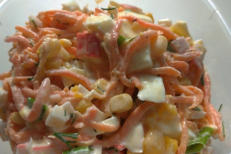 Крабовый салат с корейской морковью