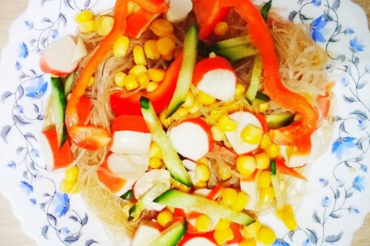 Крабовый салат с фунчозой