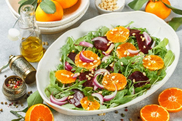 15 салатов с мандаринами, от которых гости будут в восторге