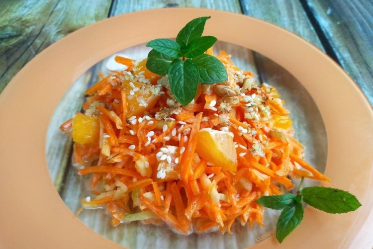 Салат с мандаринами, морковью и дайконом