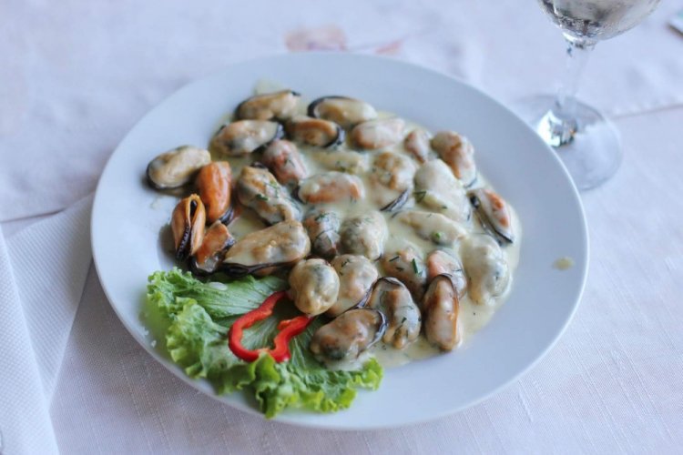 Мидии в сливочно-чесночном соусе