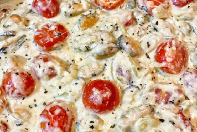 Мидии с помидорами в сливочном соусе