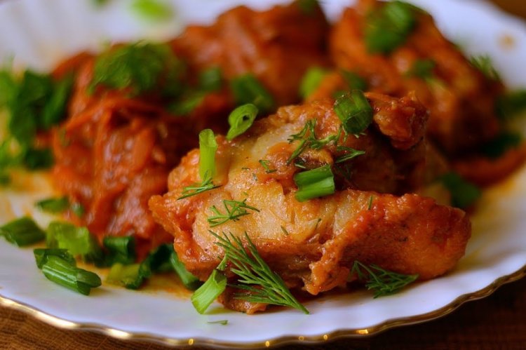 Окунь в томатном соусе в духовке