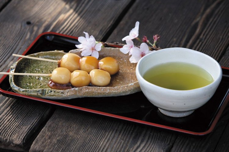 Данго с соусом матча