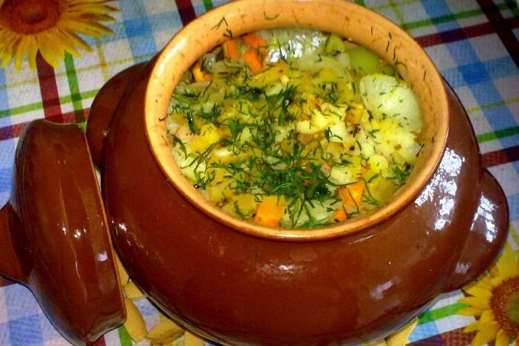 Сазан с картошкой в горшочках