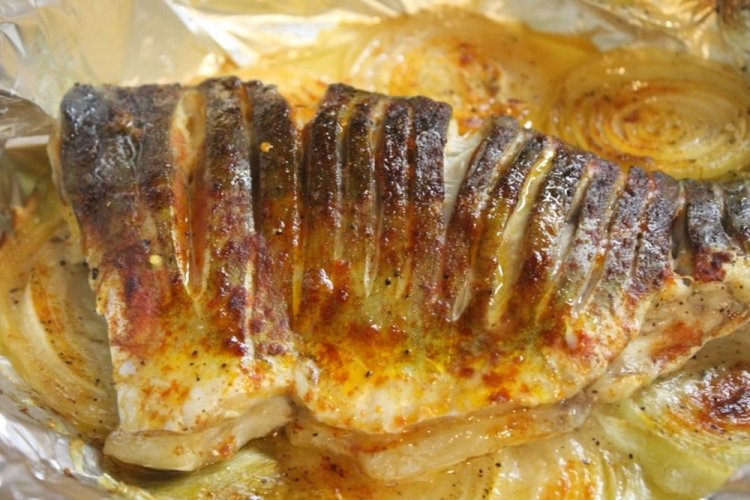 Сазан, запеченный в паприке