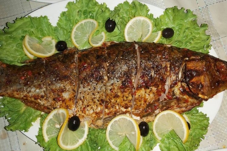 Сазан в томате в духовке