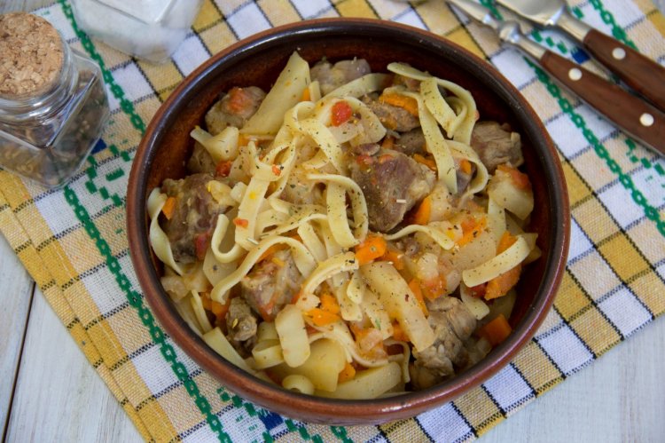 Жареный лагман из баранины с картошкой