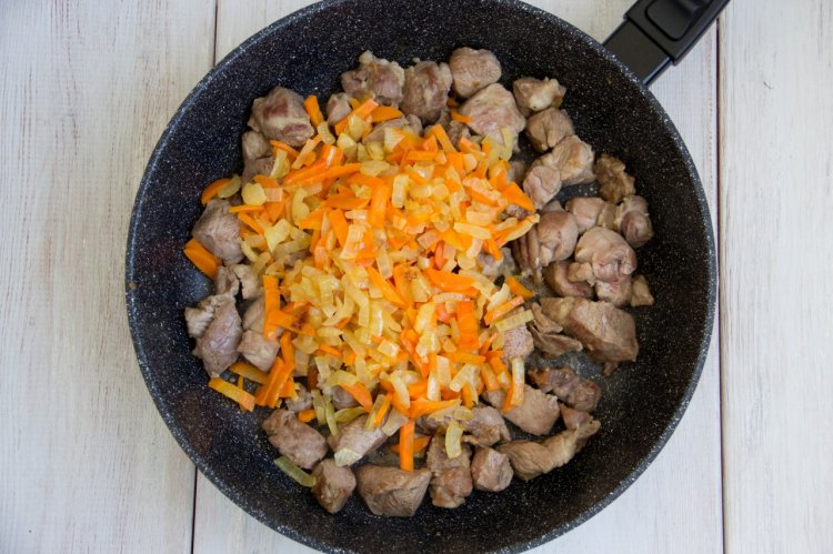 Жареный лагман из баранины с картошкой