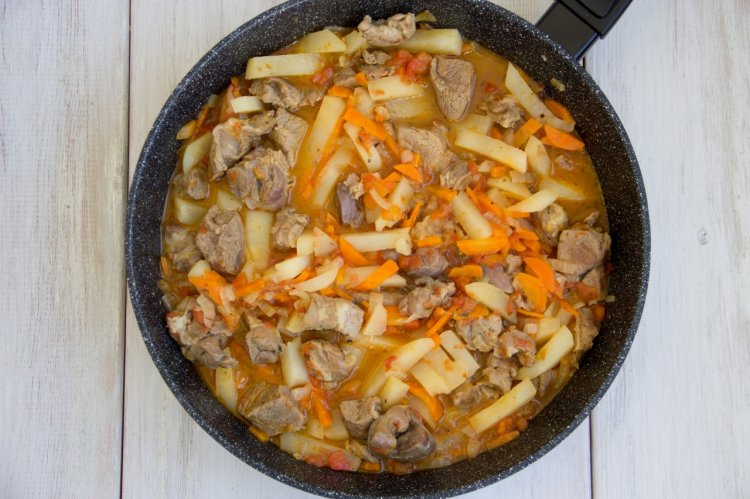 Жареный лагман из баранины с картошкой